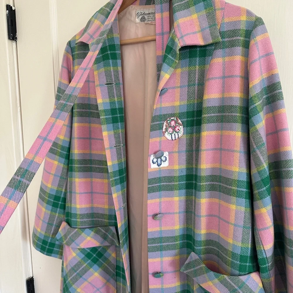 Vintage 100% wool lightweight plaid belted trench coat — truly one of a kind! - Picture 10 of 15